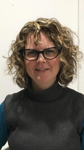 headshot of amy roy gratton